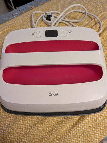 Cricut easypress heat press - 2,
